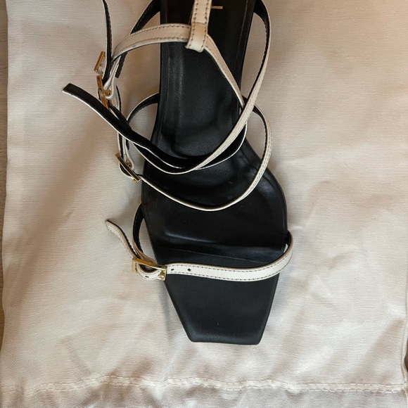 Manu Sandals - Picture 3 of 5